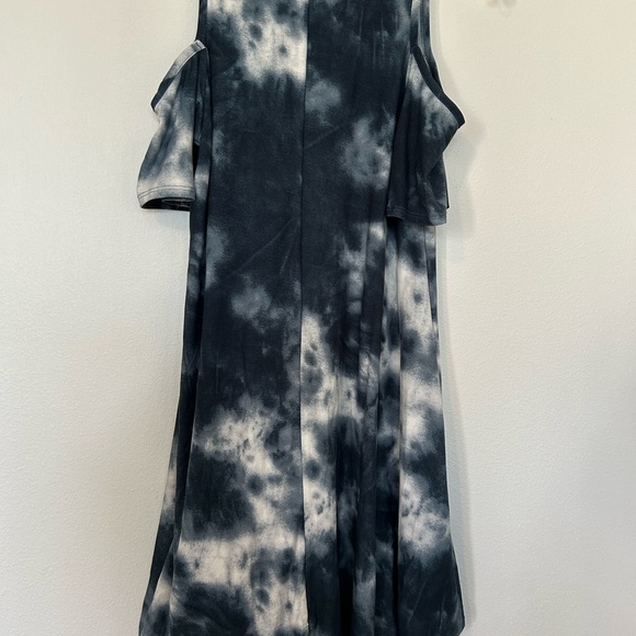 Stylish Blues and White Tie-Dye Cold Shoulder Midi Dress - Picture 5 of 5